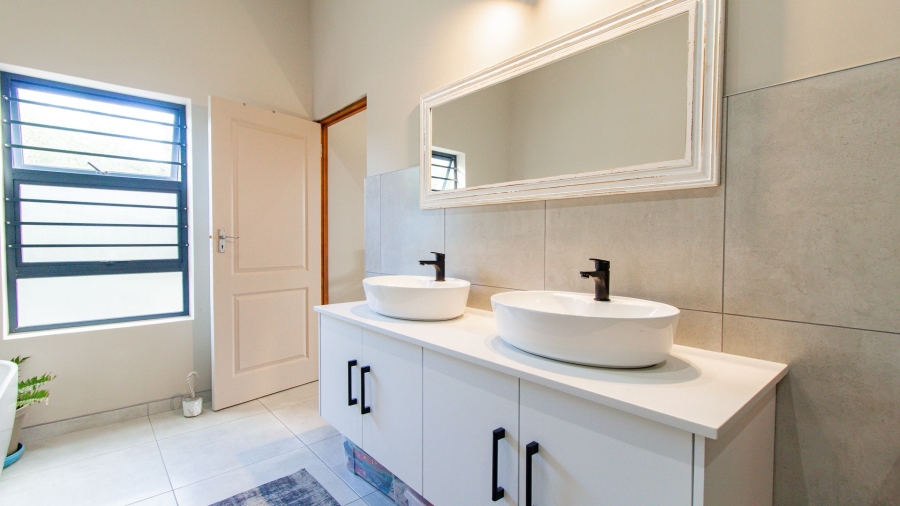 9 Bedroom Property for Sale in Long Acres Country Estate Western Cape